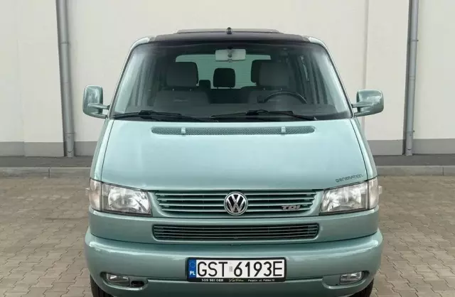 VOLKSWAGEN Multivan 