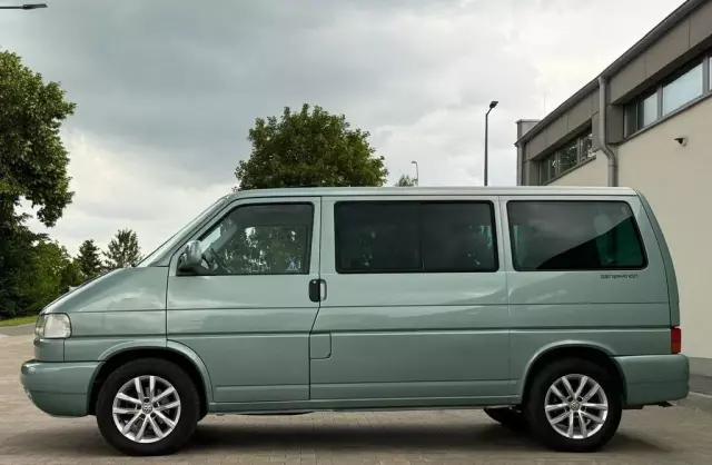 VOLKSWAGEN Multivan 