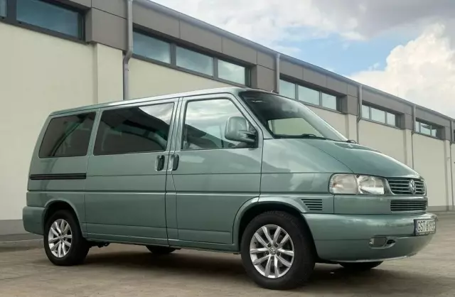 VOLKSWAGEN Multivan 