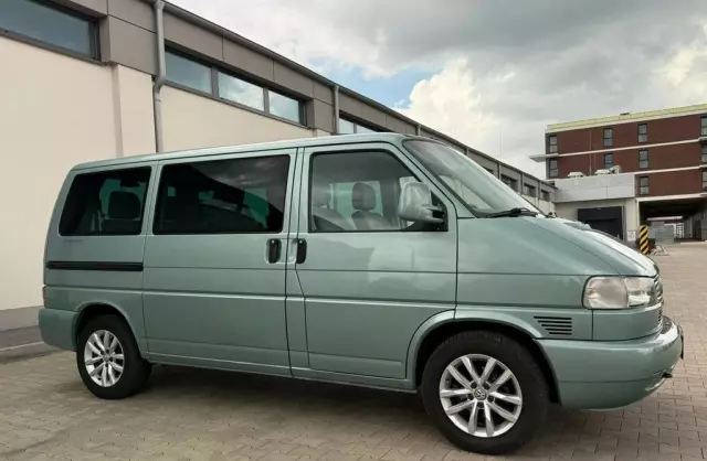 VOLKSWAGEN Multivan 