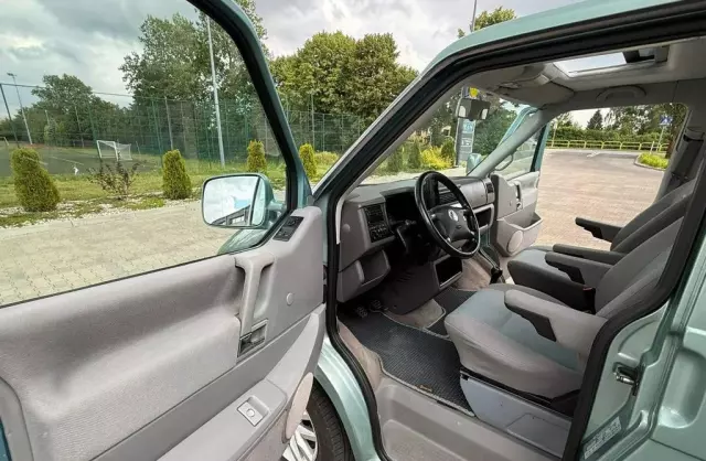 VOLKSWAGEN Multivan 
