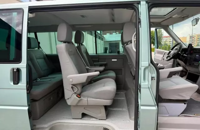 VOLKSWAGEN Multivan 