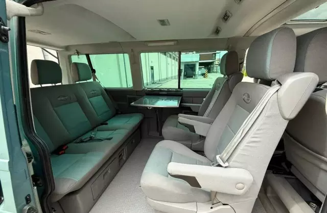 VOLKSWAGEN Multivan 