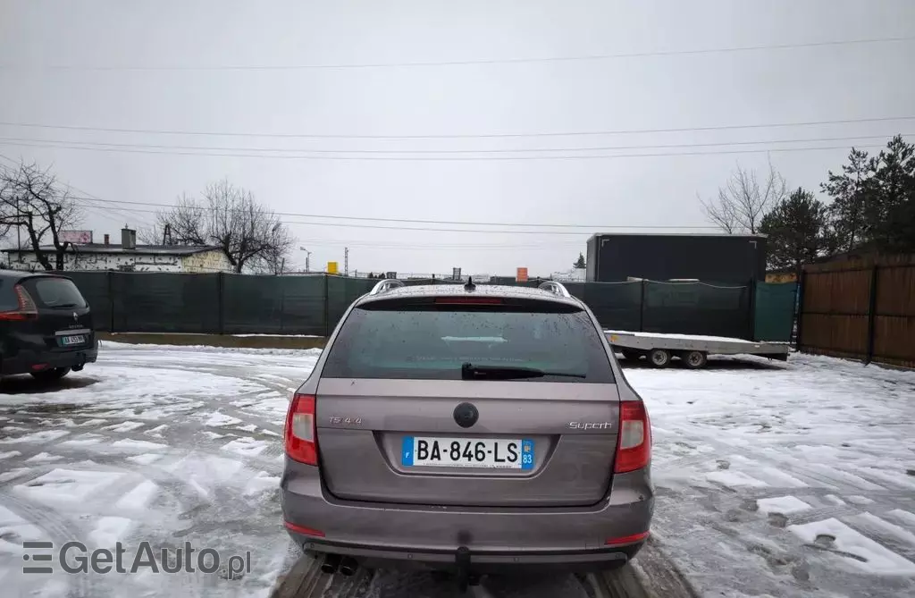 SKODA Superb 