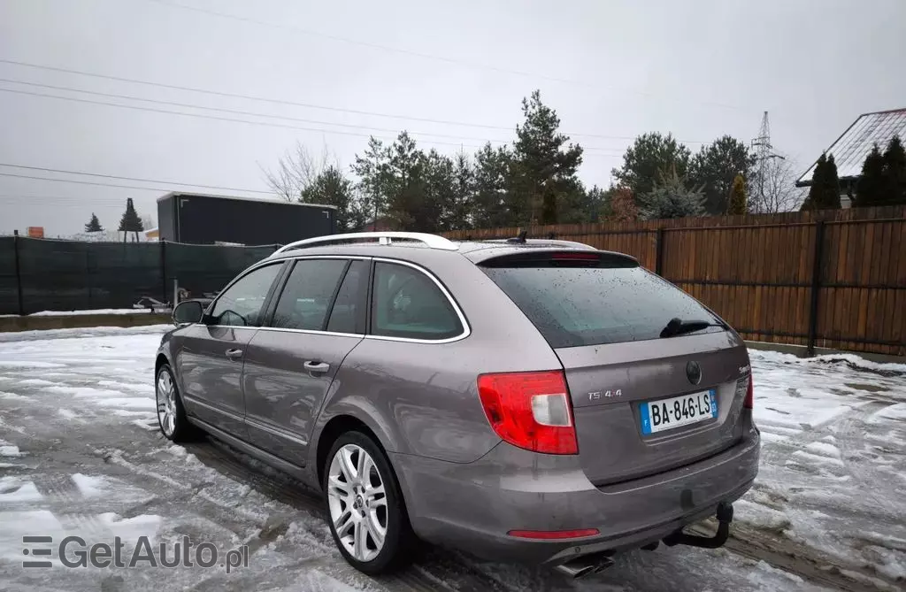 SKODA Superb 