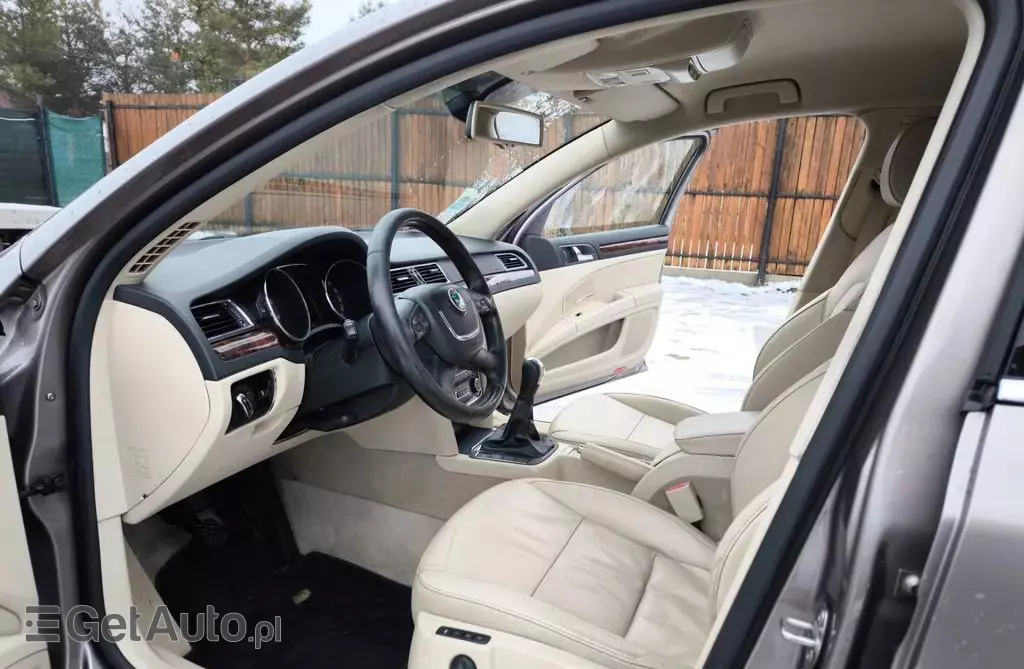 SKODA Superb 