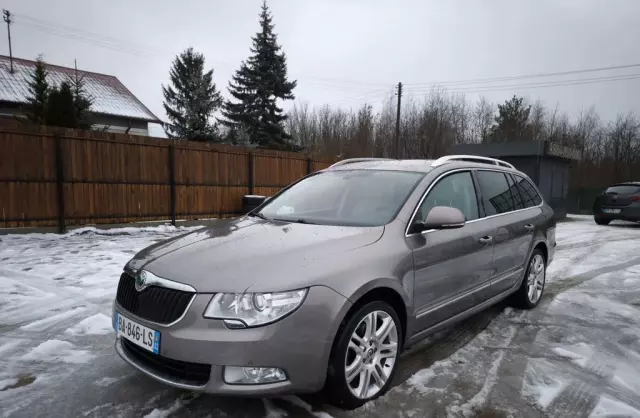 SKODA Superb 