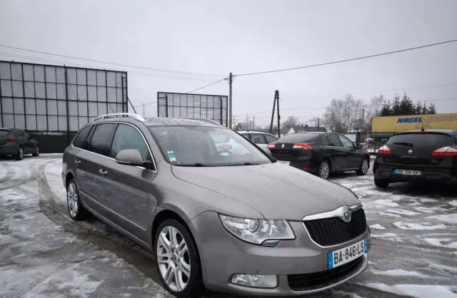 SKODA Superb 