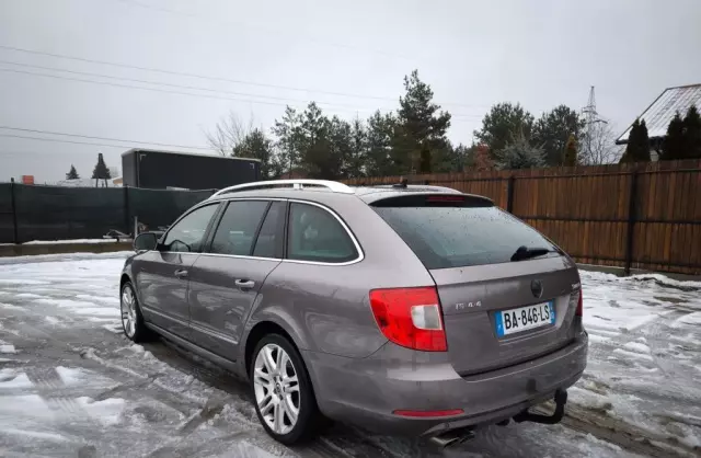 SKODA Superb 