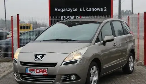 PEUGEOT 5008 
