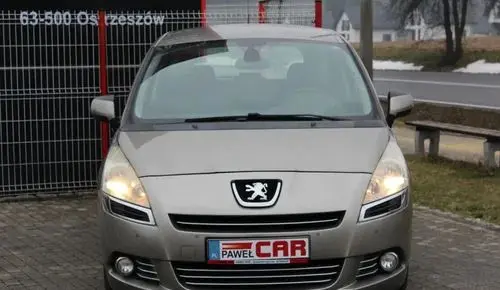 PEUGEOT 5008 