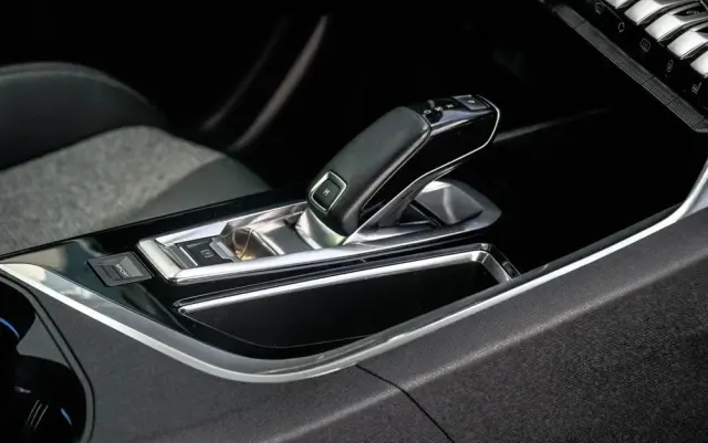 PEUGEOT 3008 BlueHDi 120 Stop & Start EAT6 Allure