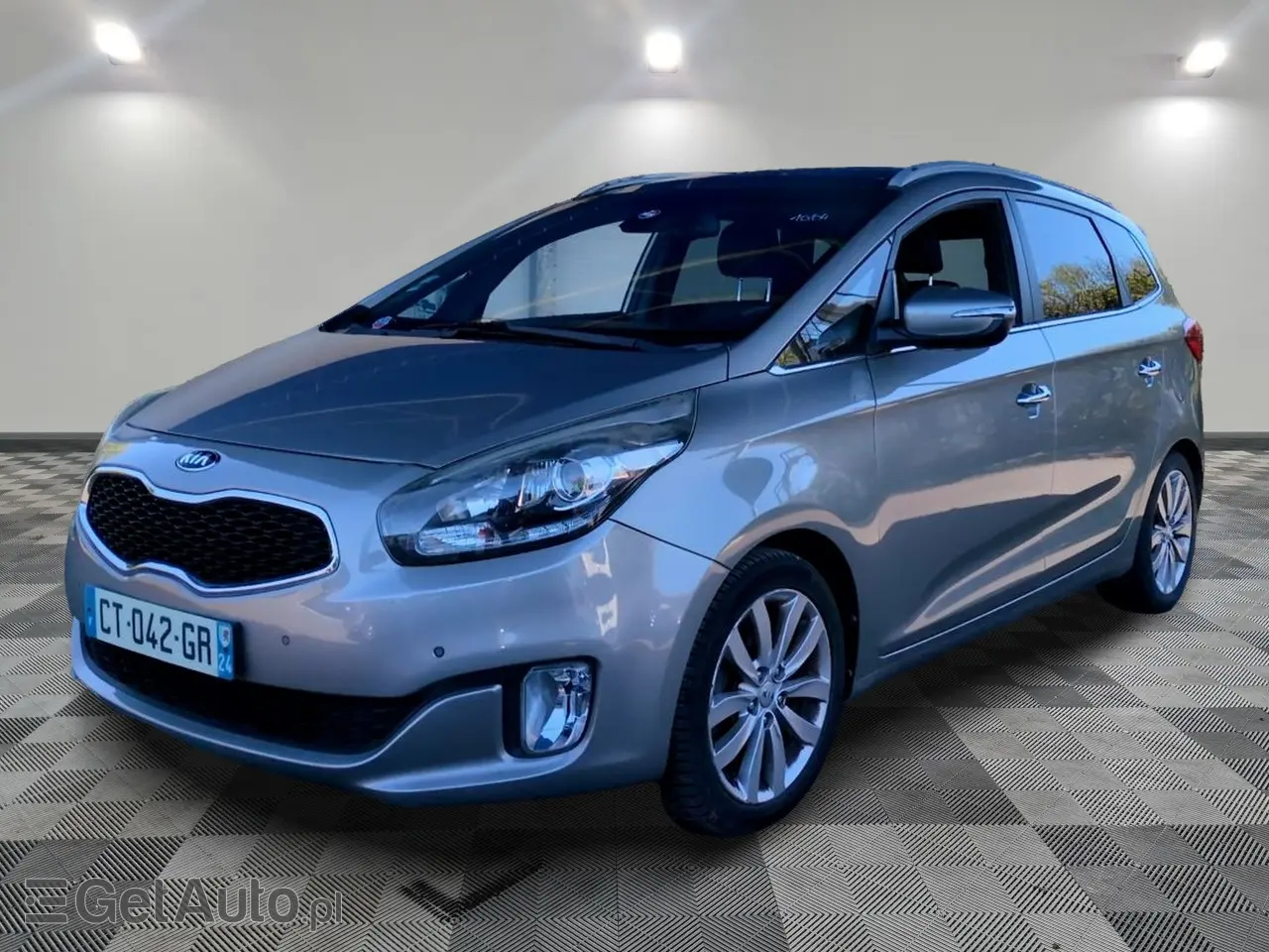 KIA Carens 
