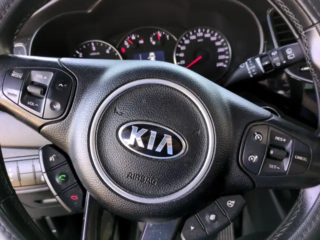 KIA Carens 