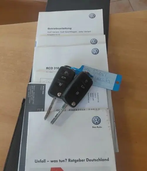 VOLKSWAGEN Golf 