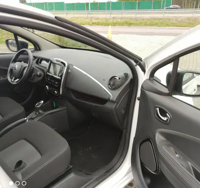 RENAULT Zoe 