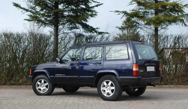 JEEP Cherokee 