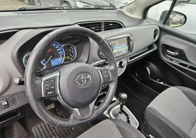 TOYOTA Yaris 1.5 VVT-i Lounge