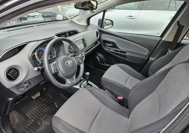 TOYOTA Yaris 1.5 VVT-i Lounge