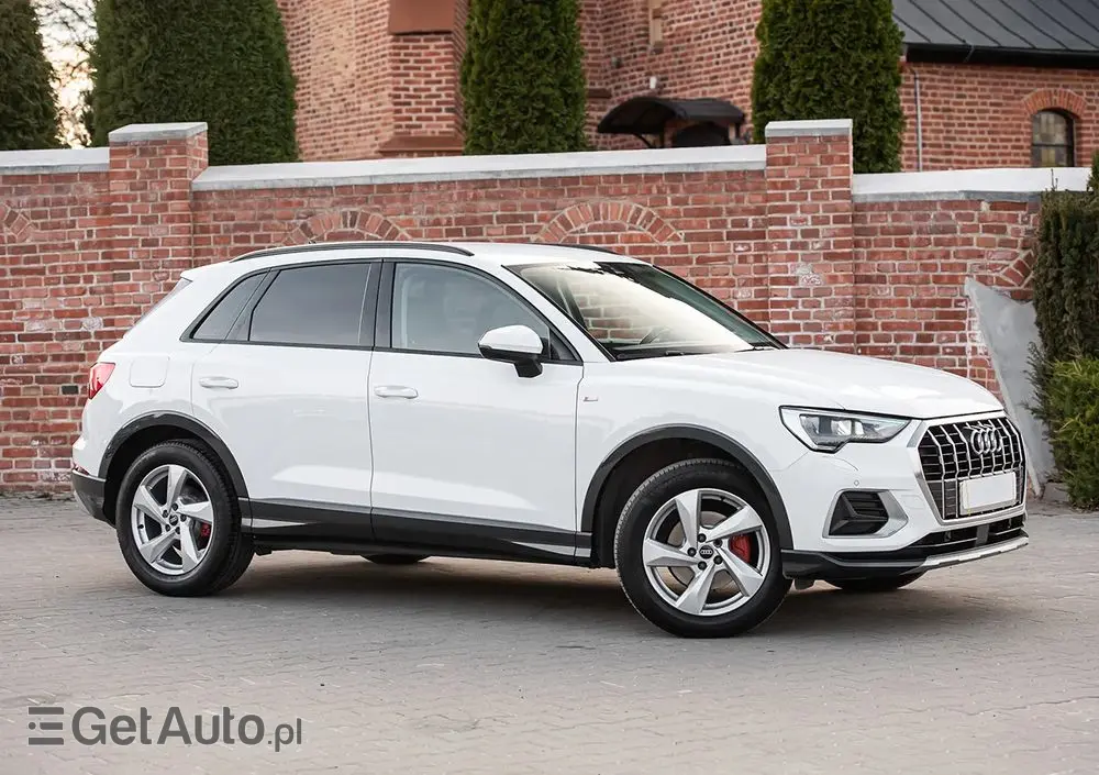 AUDI Q3 35 TFSI S line
