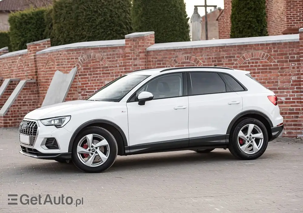 AUDI Q3 35 TFSI S line