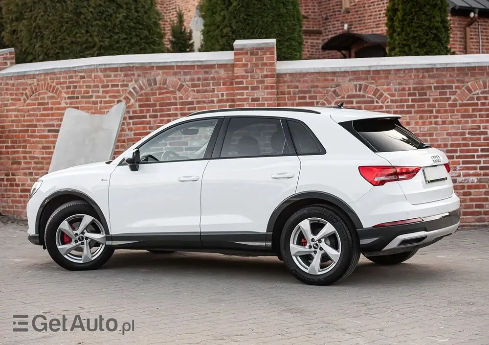 AUDI Q3 35 TFSI S line