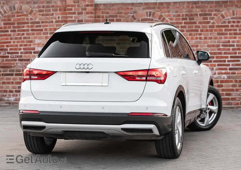 AUDI Q3 35 TFSI S line