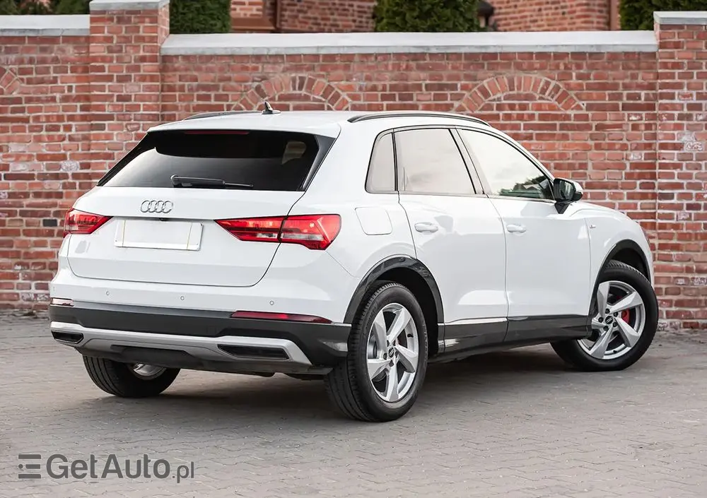 AUDI Q3 35 TFSI S line