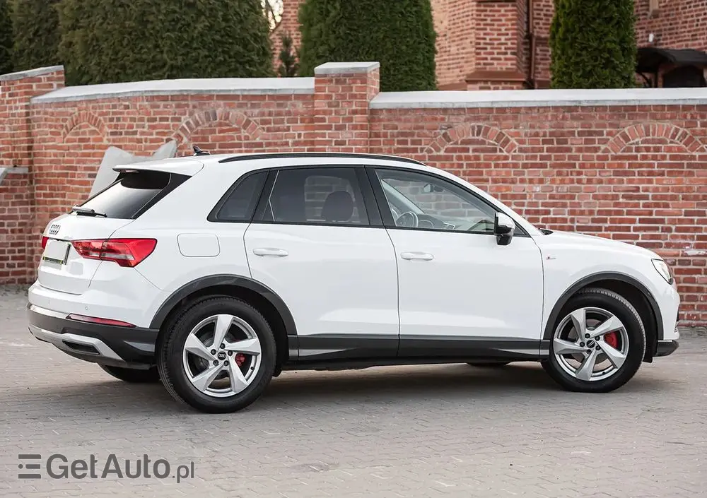 AUDI Q3 35 TFSI S line