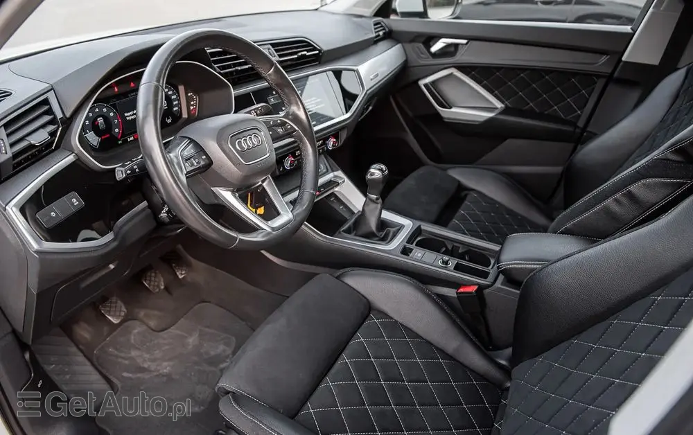 AUDI Q3 35 TFSI S line