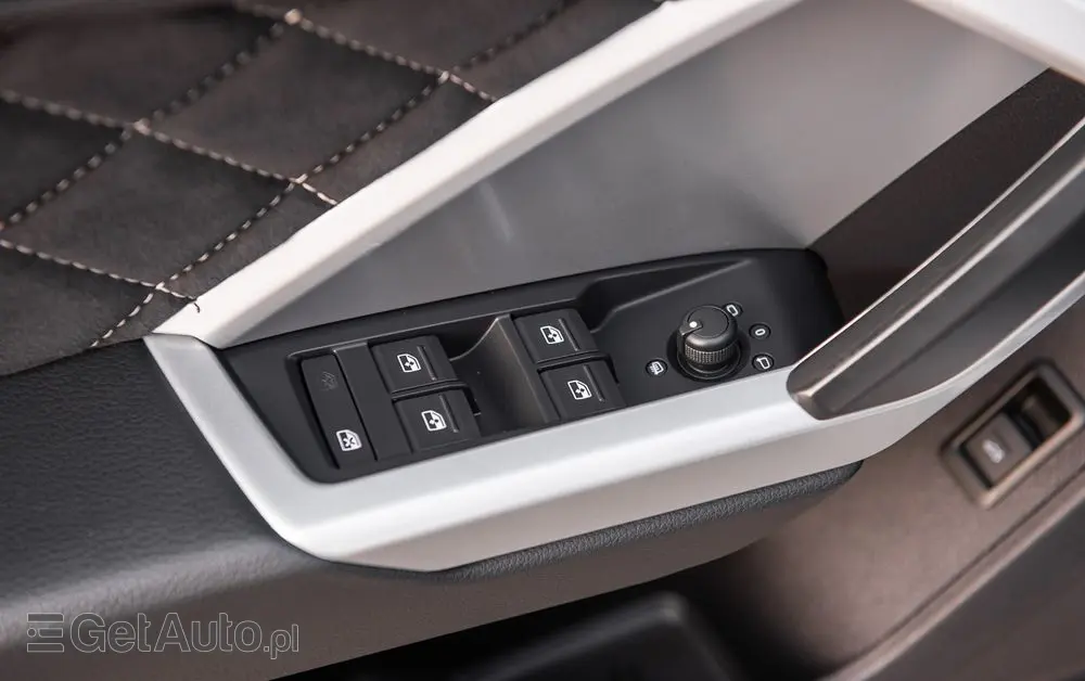 AUDI Q3 35 TFSI S line