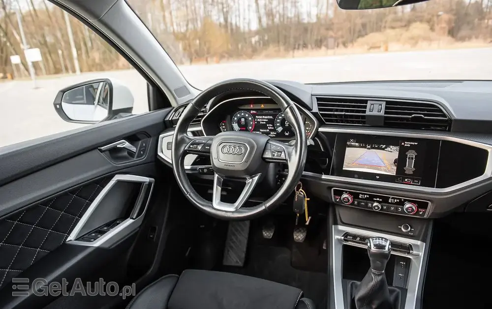 AUDI Q3 35 TFSI S line
