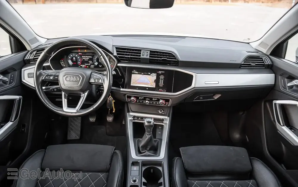 AUDI Q3 35 TFSI S line