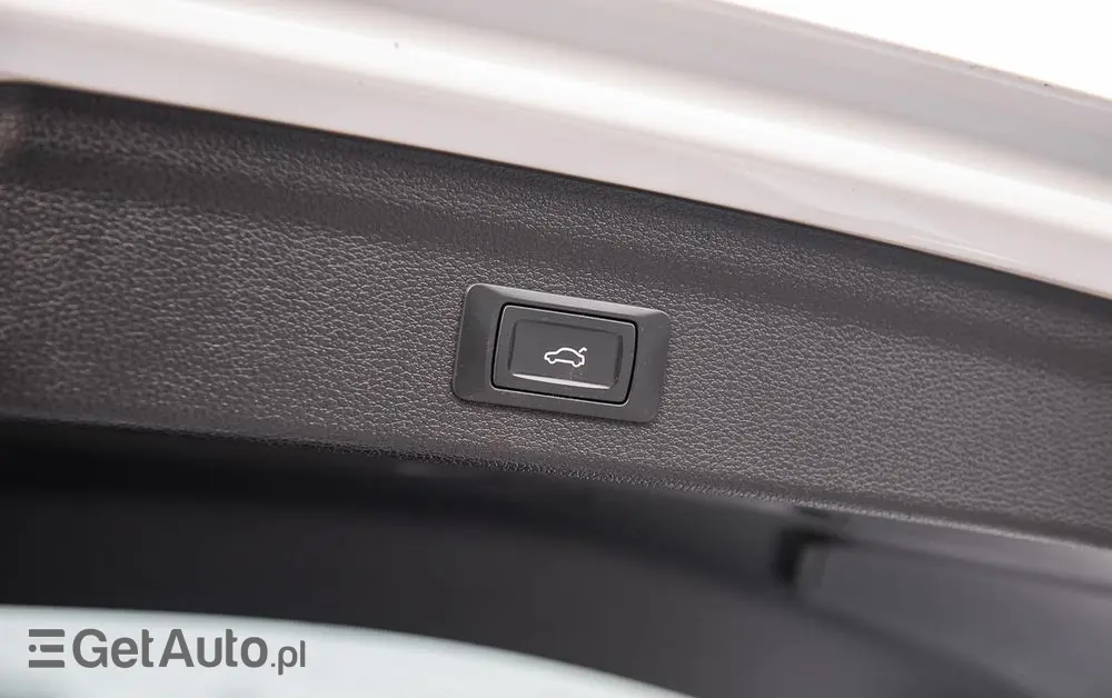 AUDI Q3 35 TFSI S line