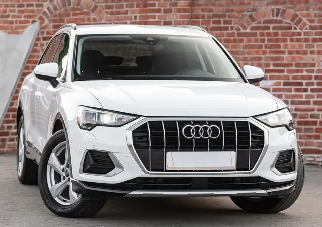 AUDI Q3 35 TFSI S line