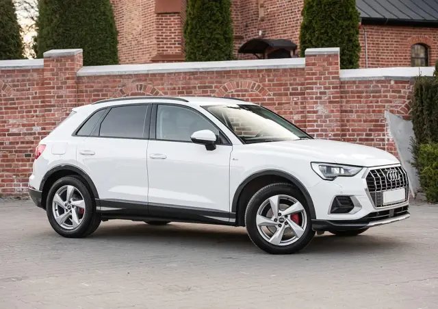 AUDI Q3 35 TFSI S line