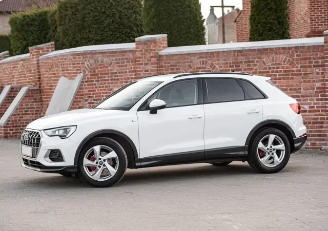 AUDI Q3 35 TFSI S line
