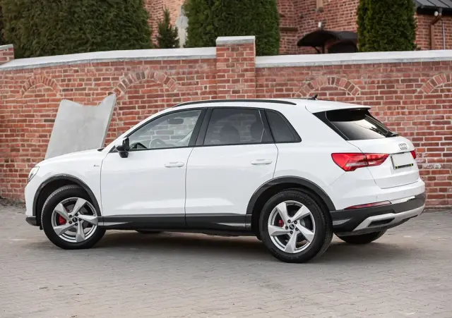 AUDI Q3 35 TFSI S line