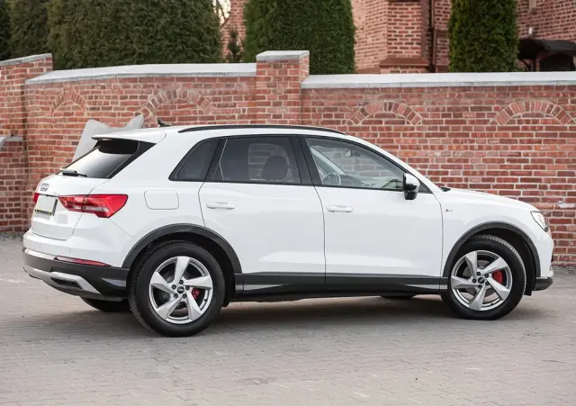 AUDI Q3 35 TFSI S line