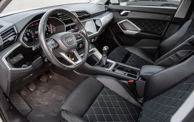 AUDI Q3 35 TFSI S line