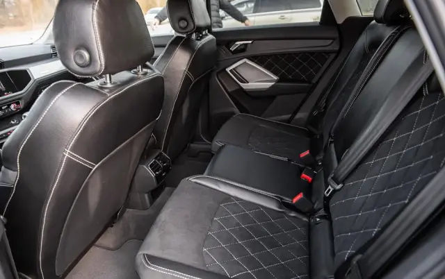 AUDI Q3 35 TFSI S line