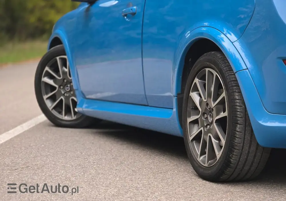 VOLVO C30 D2 DRIVe R-Design