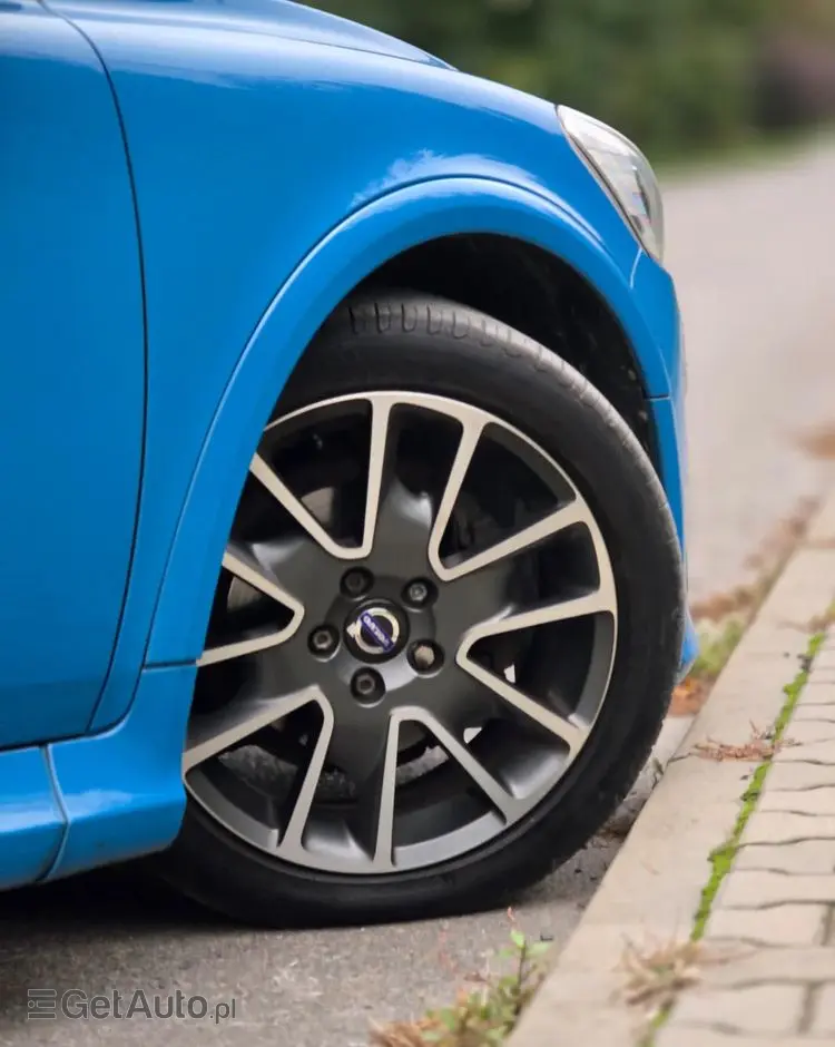 VOLVO C30 D2 DRIVe R-Design