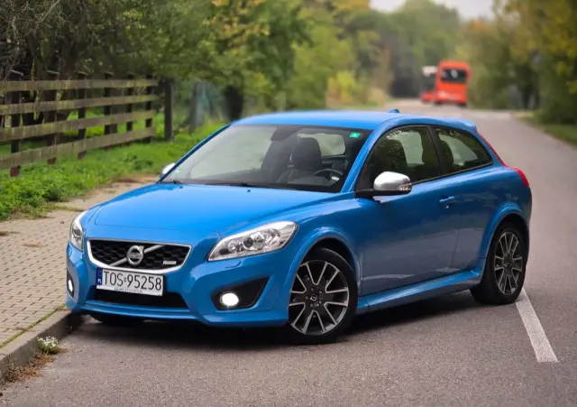 VOLVO C30 D2 DRIVe R-Design