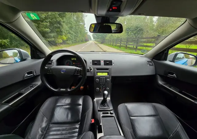 VOLVO C30 D2 DRIVe R-Design