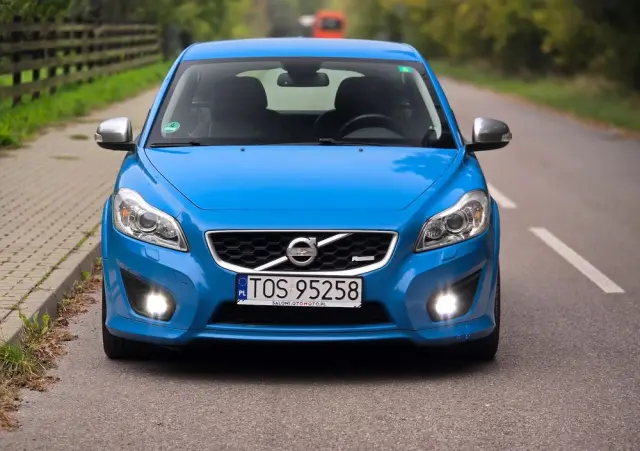 VOLVO C30 D2 DRIVe R-Design