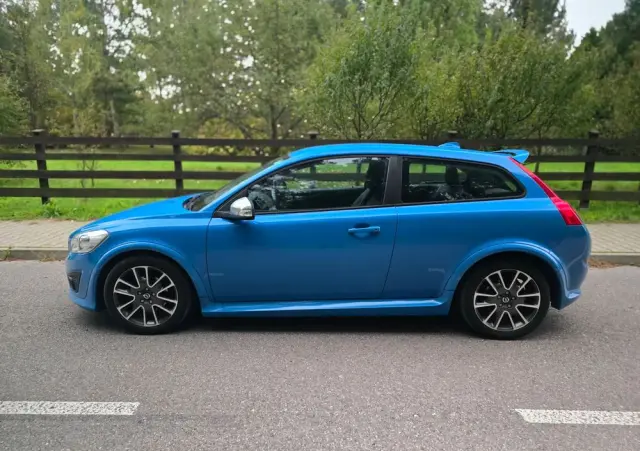 VOLVO C30 D2 DRIVe R-Design