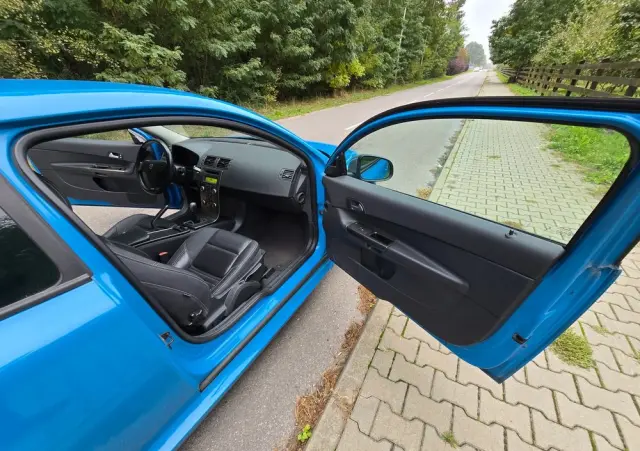 VOLVO C30 D2 DRIVe R-Design