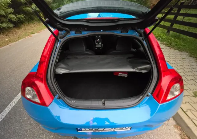 VOLVO C30 D2 DRIVe R-Design