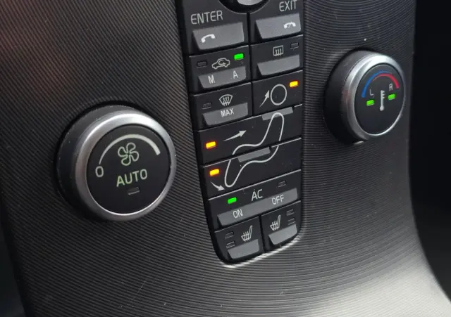 VOLVO C30 D2 DRIVe R-Design